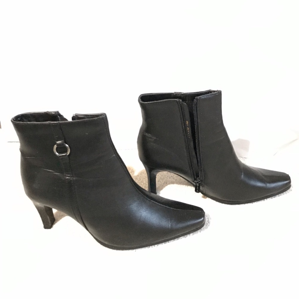 Leather black heeled boots